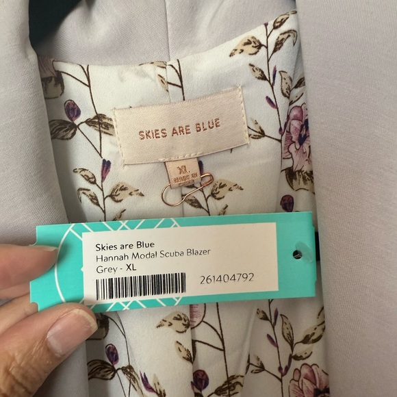 Skies Are Blue Gray Blazer with Floral Lining - Picture 3 of 3